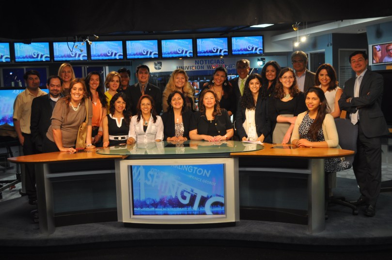 Workshop participants with the team of Noticias DC-Univision