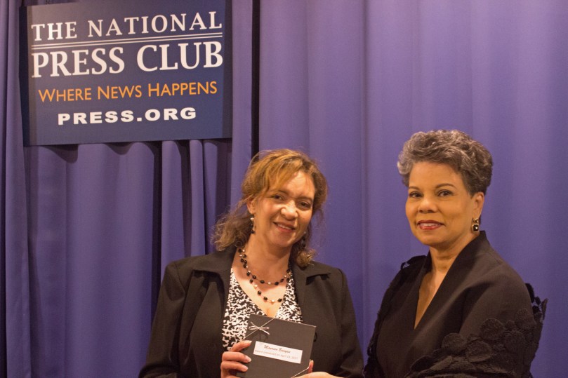 2017 04 20_0779 Maureen and Donna